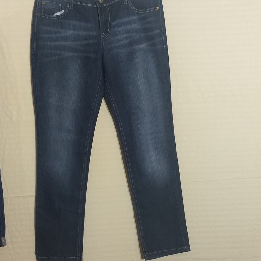 JLo Glo Jeans, white stitching, embroidered pockets